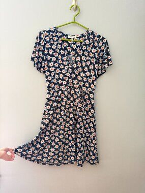 Monteau Los Angeles Dress Navy Blue Daisy Floral Wrap Style V Neck Size Small